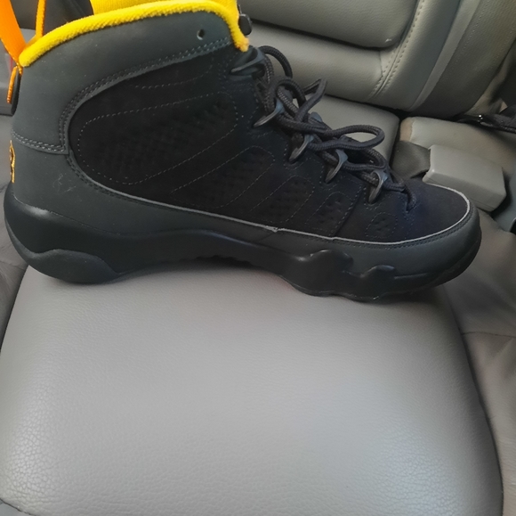 COPY - Jordan 9 University Gold - Picture 3 of 3